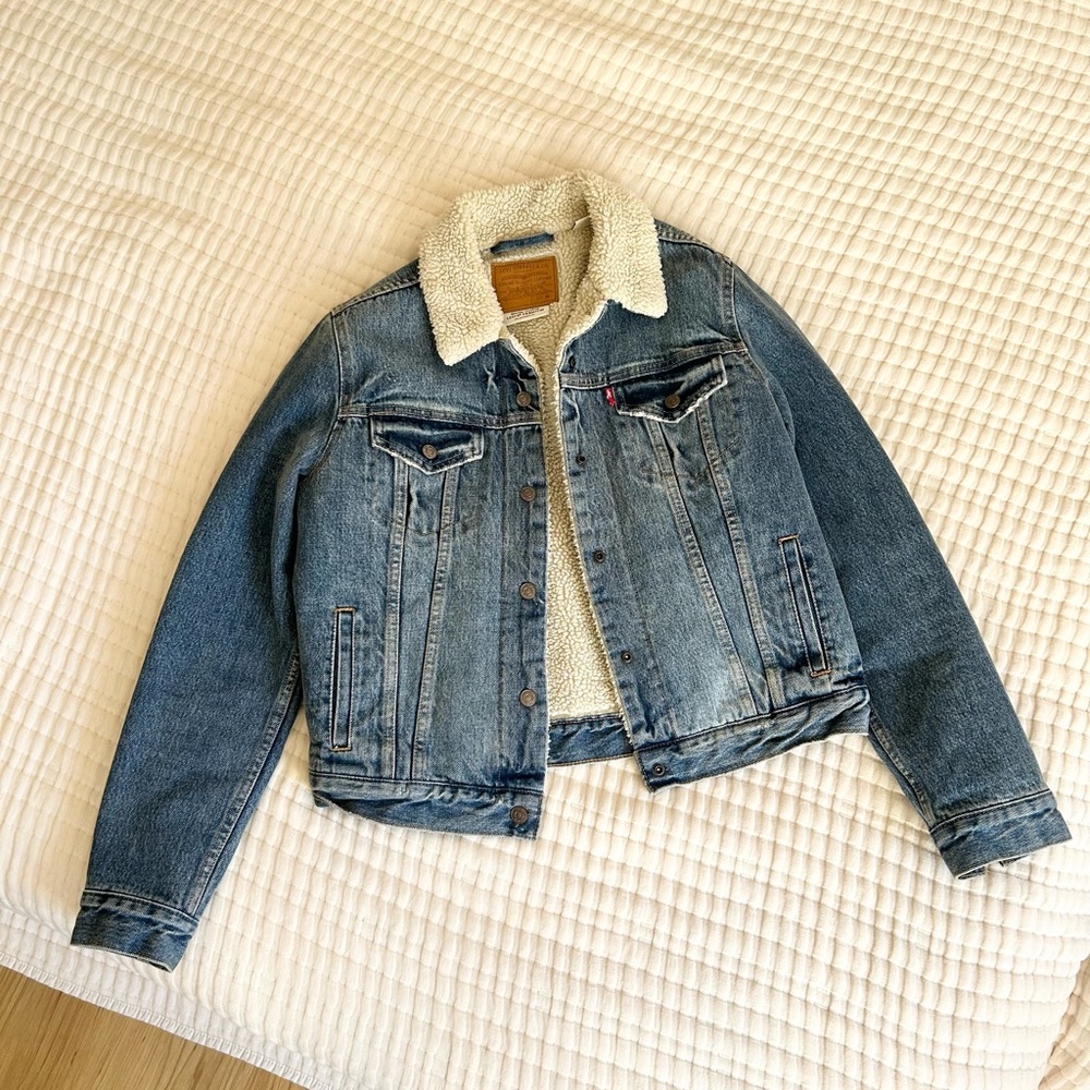 Women’s Levis Sherpa Lined Trucker Jacket Size M